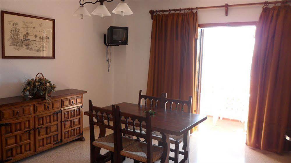 Apartamentos Alba Сан-Антонио-Абад Экстерьер фото